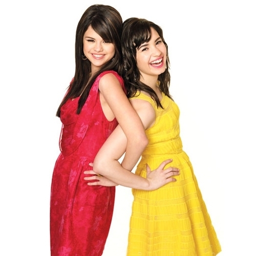  post a pic of selena and demi