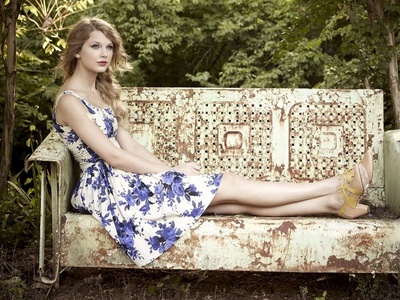  Pics of Taylor amidst the greenery :)