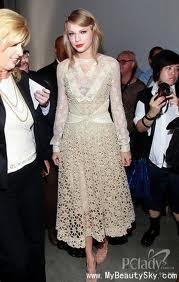 Post a picture of Taylor Swift wearing a long sleeved dress.