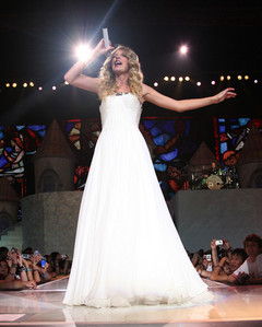 Taylor Fearless concert