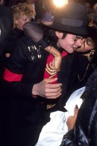 If you was michael jackson girl friend,what would you do if you saw some floozy kissing up on him,how would you react?!