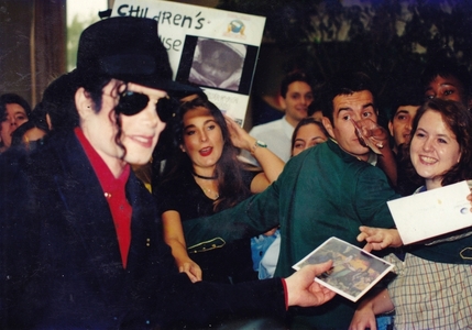  Have te ever seen Mike in person? Like when he was on tour o him out and about, ect.