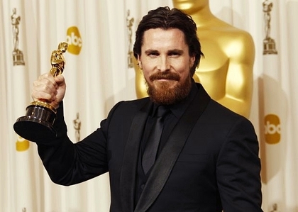  Post a picture of an actor holding his OSCAR