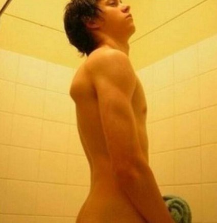 Pop quiz is this niall *with pic* 