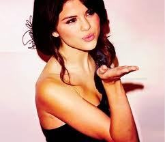 _______CONTEST 8______ POST A PIC OF SELENA KISSING OR DOING FLYING KISS.....!!!!