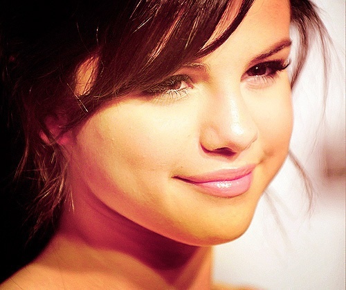  Post a face close up pic of Selly