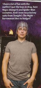  Post a picture of an actor wearing something on his head.