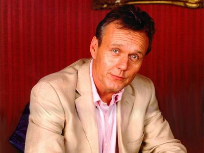  Post a picture of Anthony Head.
