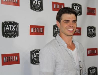  Post a picture of Matthew Lawrence.