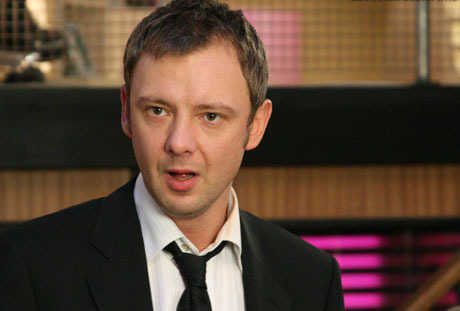  Post a picture of John Simm.