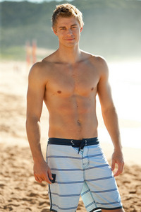  Post a picture of an actor whos got a spiaggia body.
