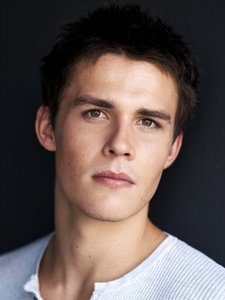Post a picture of an actor with puppy eyes.
