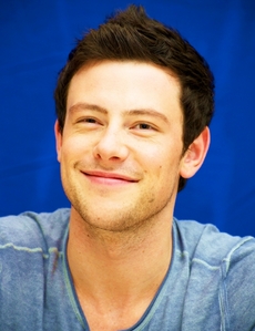 Post a picture of an actor with a cute smile.