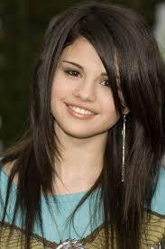 post a picture of selena gomez with staight hair