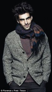  Post a pic of an actor wearing a scarf.
