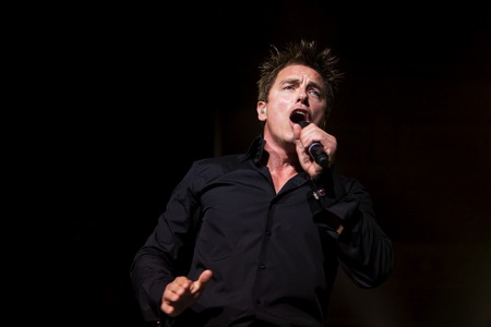  Post a picture of John Barrowman.