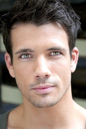  Post a pic of an actor atau singer who has amazing eyes.