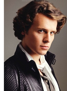  Post a pic of Jonathan Groff te find hot.