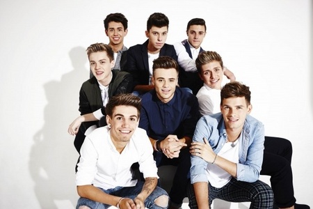  do stereo kicks have a record deal?