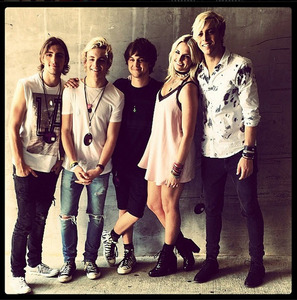  post a pic of R5 <3