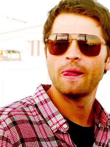  Post a pic of your actor licking his lips.