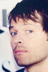  Post a pic of an actor with beautiful blue eyes.
