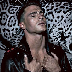  Post a pic of Colton Haynes that bạn like/love