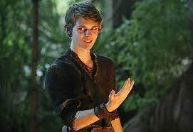 does peter pan  look exactly same as robbie kay from once upon a time ?