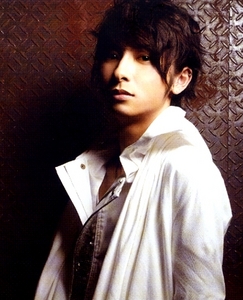  Shinjiro Atae promoting AAA's 5th album「HEARTFUL」(2010)