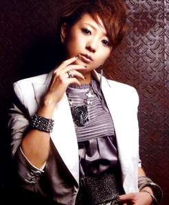  Chiaki Ito promoting AAA's 5th album「HEARTFUL」(2010)