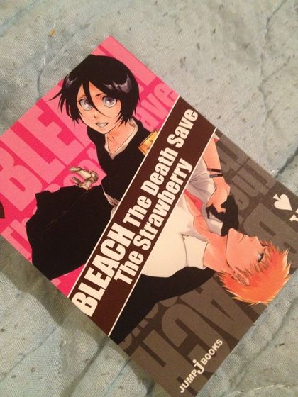 Promo bookmark showing Rukia as the "Queen of Hearts" and Ichigo as the "King of Spades". This particular merchandise hasn't been commented by Kubo.