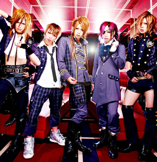  ViViD's old indies-style, Wird angezeigt a Mehr Visual Kei-like look.