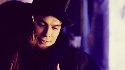  Damon is in Liebe with one Stupid Elena Gilbert