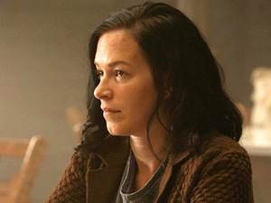  TO BE FRANK, 또는 NOT TO BE FRANK? Franka Potente as Anne Frank... 또는 someone who thinks she's Anne Frank. Which Persona is she?