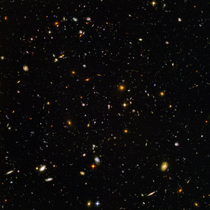  A photograph of the Hubble Ultra Deep Field. Every single little dot of light 你 see in this picture is an entire galaxy. Over 10,000 in this image alone.