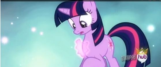  What is that ピンク light thingy? Twilight's magic? Her soul? Her destiny?