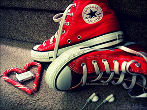  L0L i remember the hari i took this pic of anda and your Converses :) ^___^