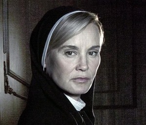  Jessica Lange returns for her third season on "American Horror Story".