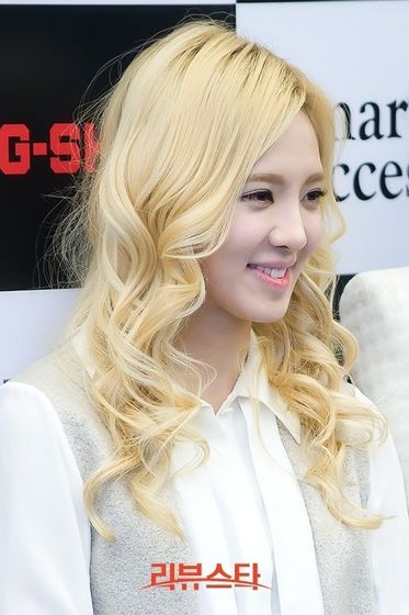  Blonde hair goddness hyoyeon