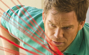  STRING THEORY 덱스터 (Michael C. Hall) tries to count the number of story threads this season.