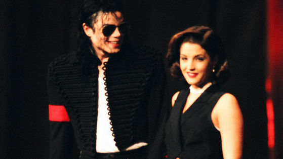  There First Appearance As A Couple At The 1994 এমটিভি Video সঙ্গীত Awards