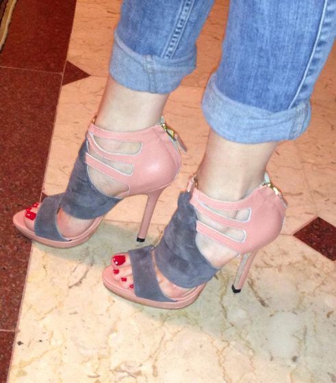  Grey Suede Heels worn 의해 a valued customer, 의해 Susie Sawaya Sydney