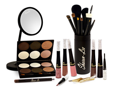 The Makeup Kit Used In Maris' Photoshoot