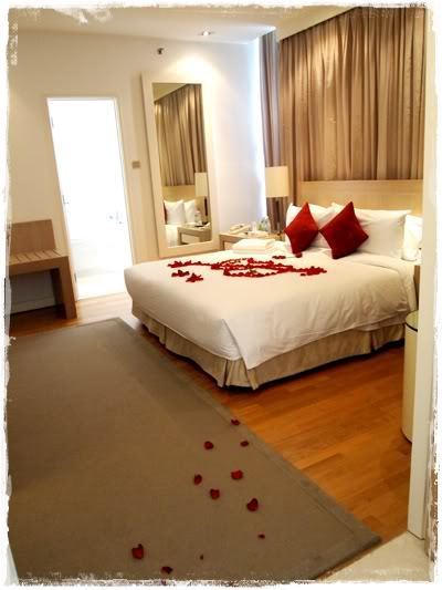  The Honeymoon Suite At Ritz-Carlton Hotel