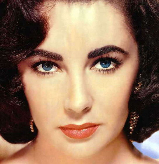 1) Elizabeth taylor was a sex symbol for a reason. She is strikingly beautiful, beyond paglalarawan the litrato speaks for itself. Personally I find her famous kulay-lila eyes hypnotic and enthralling as if she is staring into my soul.