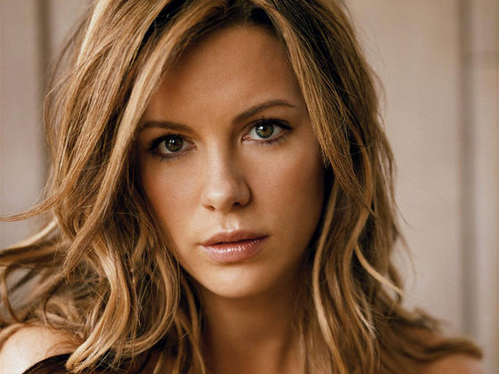 3) Kate beckinsale is a absolutly stunning english actress. She is why the word charming exists. Not only does she have a very sexy and eloquent accent but she has a smile that could melt the coldest heart.