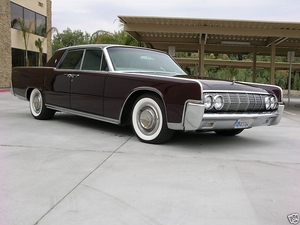  A Lunicorn Continental, the My Little ٹٹو version of a Lincoln.