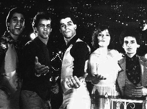  (da sinistra a destra) Joey, Double J, Tony Manero, Stephanie e Bobby C
