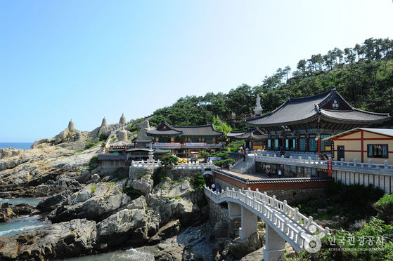  Yonggungsa Temple.