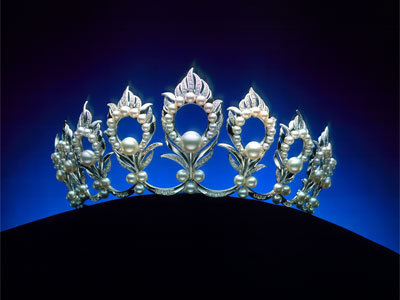 I still love this Mikimoto tiara.